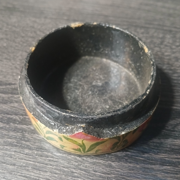 Vintage Floral Hand Painted Lacquered Paper Mache Trinket Box - Picture 9 of 12